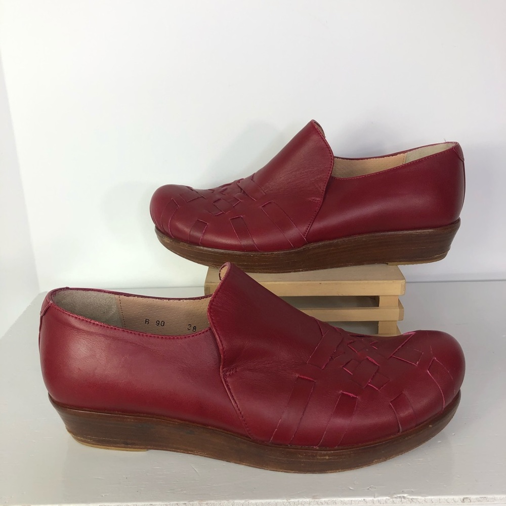 TN 29 Tracey Neuls red leather Sherpa slip ons 38